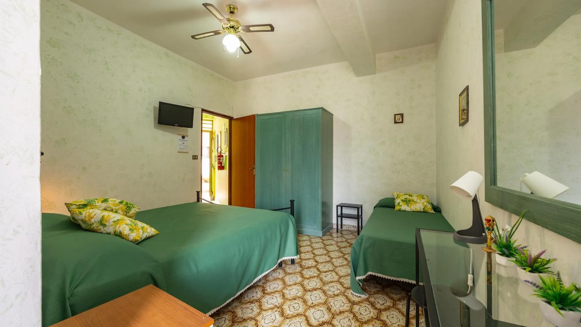 Antica Dimora Marinelli Hotel Ficarra 0*,